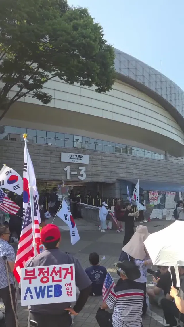 현재 모든 구역은 5060 분들이 대부분
주도하여 부정선거, 재선거 외치시는 중

날이 너무 더워서, 
쓰러지시는거 아닌가 몰라🇰🇷😭