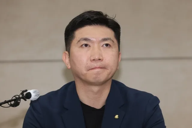 잠실 핸드볼경기장 점거 11일째…체육계 "공권력 투입해야"

6·3 지방선거 당시 발생한 투표용지 부족 사태를 둘러싼 후폭풍이 열흘 넘게 이어지