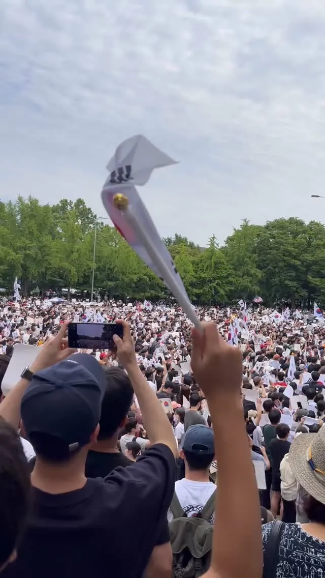상상하는 그 이상으로 많습니다.

영상으로 담기지가 않네요.