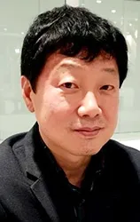 도화지 혁명

오후 네 시 반쯤 도착한 것 같다. 잠실 올림픽 공원 핸드볼 경기장 1-2번 출입구쪽이다. 가장 뜨거운 1-3 출입구 바로 옆이다