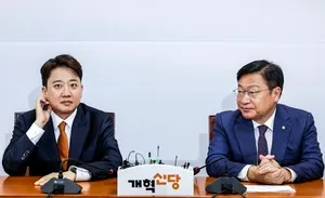 국민의힘·개혁신당 공조 시동… 변수는 '장동혁 리스크'

시사위크=김윤혁 기자 정점식 국민의힘 신임 원내대표가 15일 취임 인사차 이준석 개혁신
