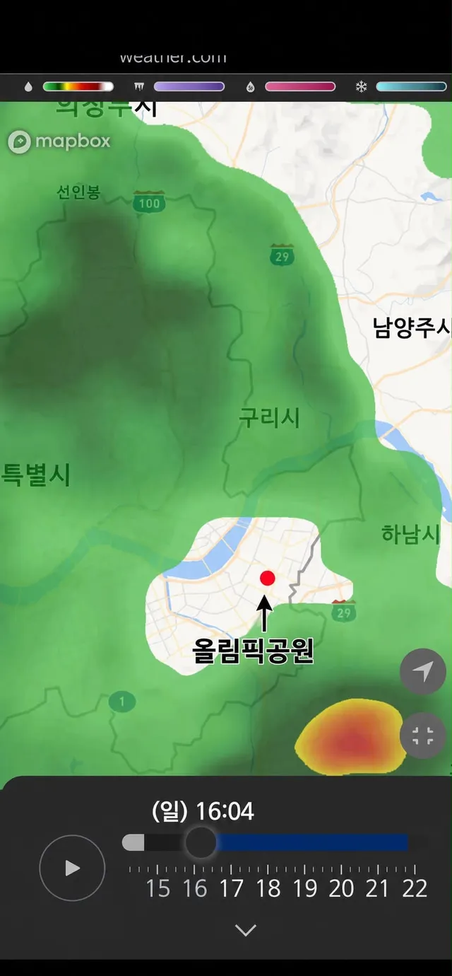 26.06.14 일요일 올림픽공원

먹구름도 끼고 천둥도 쳐서 비가 오겠거니 많은 시민분들이 현장에서 우산을 준비하고 있었습니다. 
그러나 비는