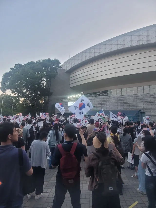 우리 포기 하지 말고 외쳐요!!!! 
부정선거 재선거
당일개표 수개표
한미공조
국제수사!!!
