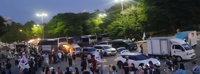 스니들 여론전 밀리면 끝이다
정신차리고 좌우 가릴거없이 싹다 소신 댓글 달자
우리주권 흔들리면 연애이고 결혼이고 무슨 의미있겄노
정신 바짝차리고