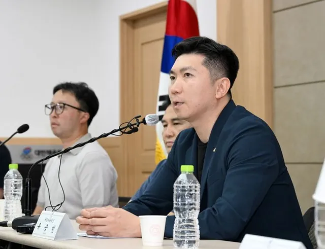 유승민 회장 "체육행정 마비 상태"…정부·경찰에 조속한 해결 요청

유승민 대한체육회 회장이 15일 서울 올림픽파크텔에서 대한민국 체육인 공동 