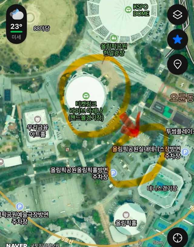 여러분 이쪽으로 자리 옮기는 거 어떨까요??

핸드볼 경기장이 안전하지 않은 것 같습니다.
1. 문 용접(핸드볼 경기장 뿐만 아니라 우리금융 아