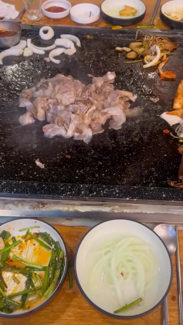‘올공’ 벗어남 저녁식사!

저녁식사 하러 나옴.
나도 오늘은 너무 더워서 지쳐감. 애들은 오죽 할까 미안 하지만, 나도 더 힘내려고 오늘은 한