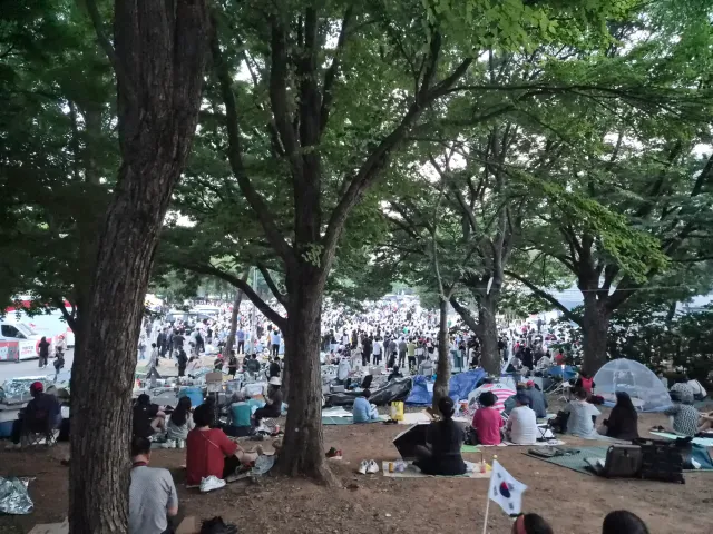 극내향형 용기내어 나옴 
요리죠리 다 돌아보고 울컥하다가 한쪽에서 응원하고 
쓰레드에서 보던거 직접보니 속으로만 반가워하다가 
일있어서 가봅니다