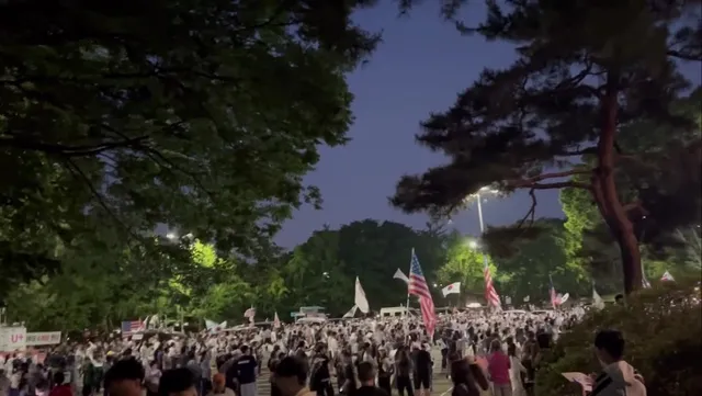 6.15 20:30 현재상황
올공으로 퇴근하신분들 합류중입니다 ㅎㅎ
오늘도 많이 찾아오시는 중 입니다
더운날씨에 지치시겠지만 모두 화이팅입니다❤