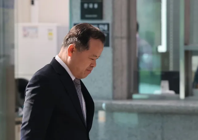 위철환 고발

경기중앙지방변호사회장 출신으로 대한변호사협회장을 지냈던 위철환 중앙선거관리위원장 직무대행이 송파경찰서에 고발당했다. 한국사 강사 