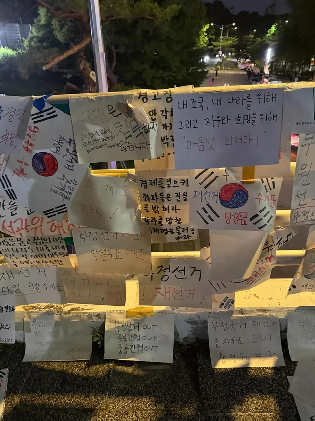 극내향인도 봉사 잘 하고 왔습니다 다들 친절하셨고 먹을 것도 계속 들어와서 잘 먹었어요 사람 앞에 잘 안 나서는데 좋은 얘기만 잔뜩 듣다가 왔네