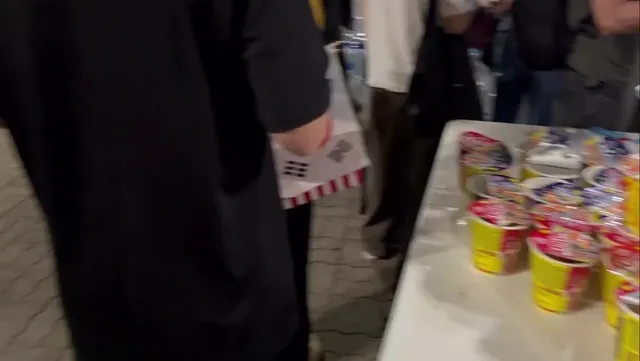 그 올공 새벽반에서 먹는 컵라면

엄청 맛있음…… 

나 있다 또먹을거야 

진짜 아버님이 김치도 넣어주셨다고 저번에

너무 감사해서 절해드리고