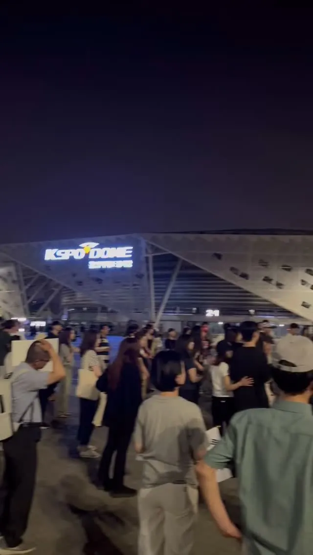 6/15 22:00~ 22:10 올공 실시간 상황

사람이 적어졌어요
다들 장기전에 지치실 수도 있죠
저도 그렇지만
그래도 집에 있는것 보단 나