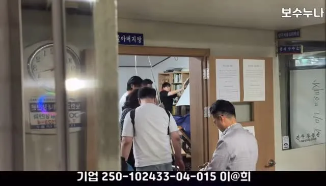 우성 아파트 최초 구호는
[개표무효! 개표중지!]
교차 검증을 위해 두개의 
유튜버 영상을 첨부함
-
첫전째 영상은 보수누나 영상
38분쯤 나옴