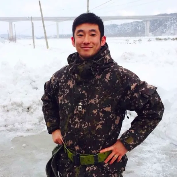 확실히 태극기 걸고 
이번 사태 목소리 내니
팔로우 나가떨어지네
우리 저들이 말하는
‘극우’ 끼리 팔로우 해볼까?
멸공 🔥
[참고 : 국우는 