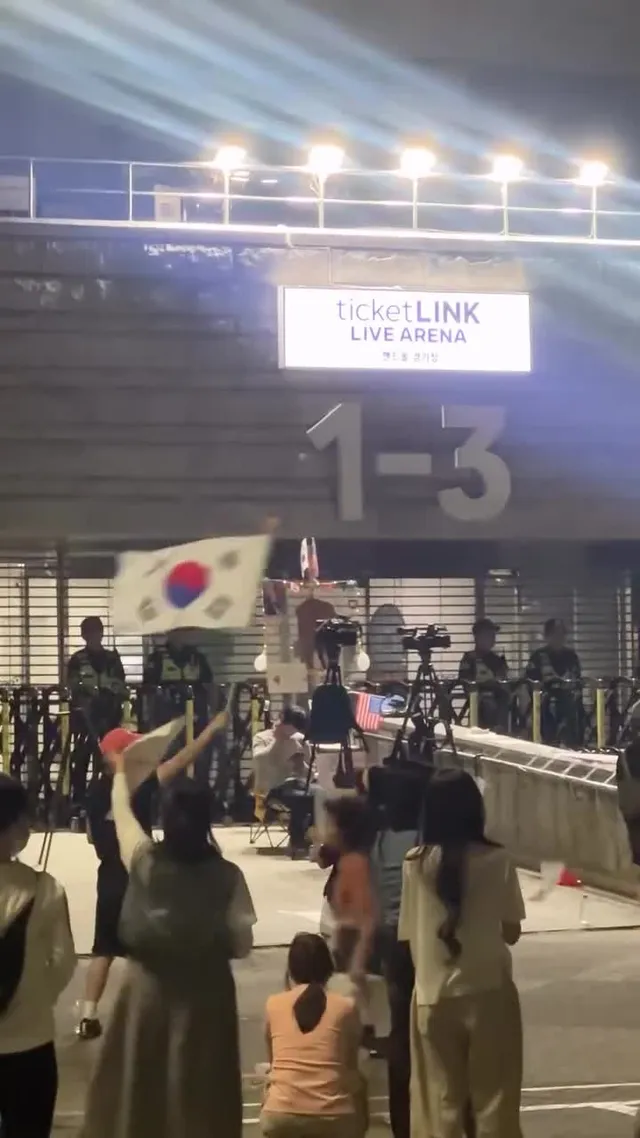 카메라도 잇고 안에 불켜져있고 경찰분들도 있었을 쥴은 진짜 직접 와봐야 안더 이건