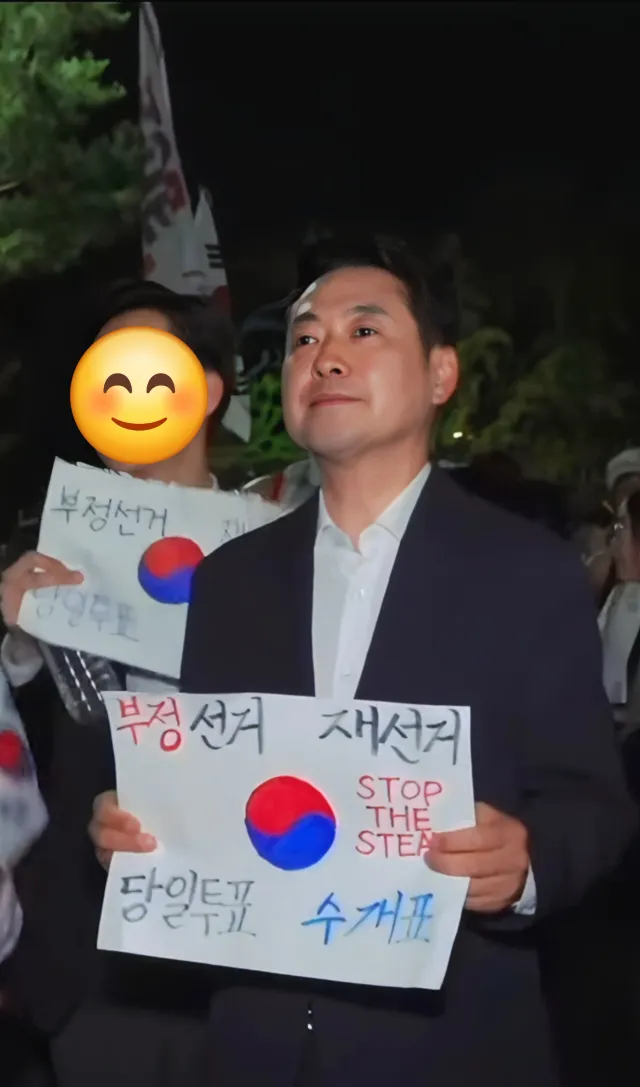 짱 떴어!! 오늘은 마스크도 안쓰고 정장이야. 
어여 올수있으면 오시게들!! 경찰청장 쌉소리에 울 청년들 보호한다고 오신거 같아. 오늘 밀가루 