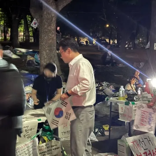 [이재명 대통령은 올공의 외침을 외면하지 말라]

지난주에 제가 올림픽공원을 방문했을 때도
일주일이 지난 오늘도
재선거를 외치는 올공의 목소리는