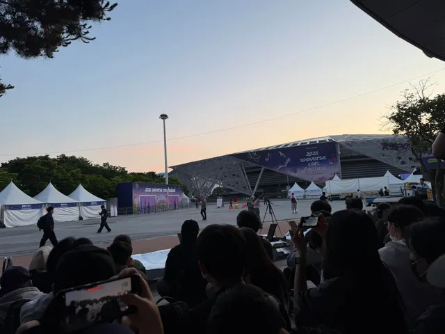 2-3
앉아서 침묵+ 애국가 부르고 평화시위