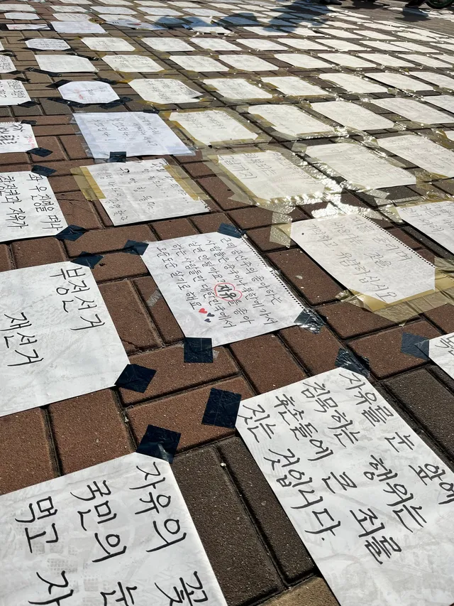 선거 이전부터 보수였지만 
보수고뭐고 미래의 내 자식한테 물려줄 나라 걱정에 일주일은 제대로 못자고 거의 매일 울고 우울해했숨.,,

국힘에 선