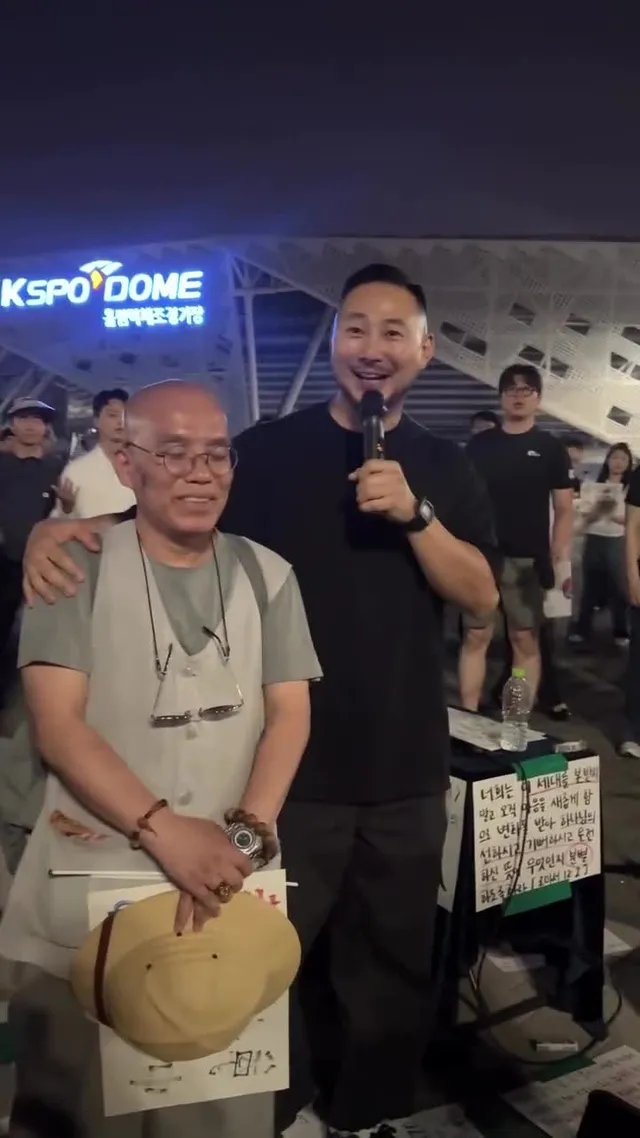 어제 예수님을 믿고 다시 태어나신, 스님아니고 형제님입니다! 지금 부흥이 일어나고 있습니다. 대한민국이 다시 새롭게 될 것입니다!