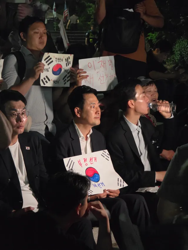퇴근하고 출석했습니다!
나눔장소에 초콜릿 납뒀습니다
당 떨어지시는분들 하나씩 드세요!