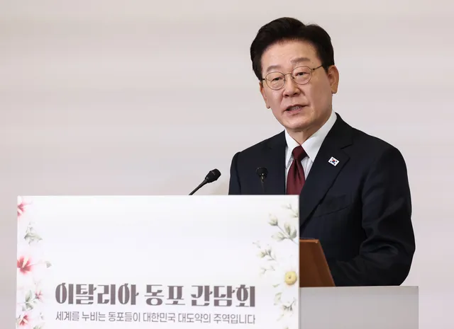李대통령 ‘잠실 시위대’ 민간인 출입제한 행패에… “공모자까지 엄...

투표용지 부족 사태에서 촉발된 ‘잠실 개표소 시위’와 관련해 이재명 대