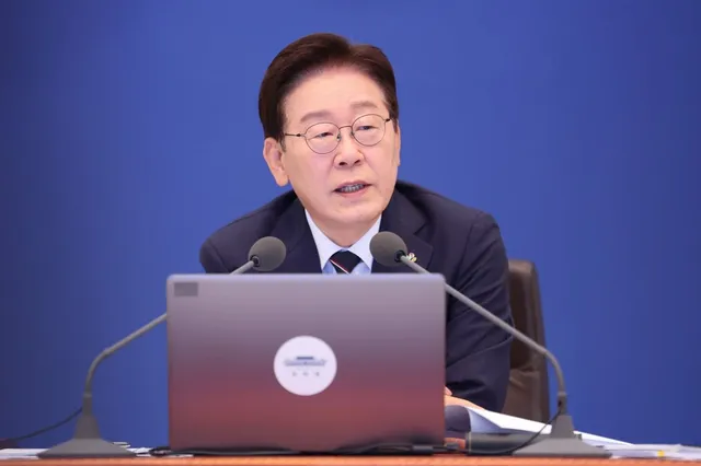 李 "잠실 개표소 시위대 민간인 출입제한 행패 등 엄중 수사"

李 "잠실 개표소 시위대 민간인 출입제한 행패 등 엄중 수사", 잠실 개표소 시