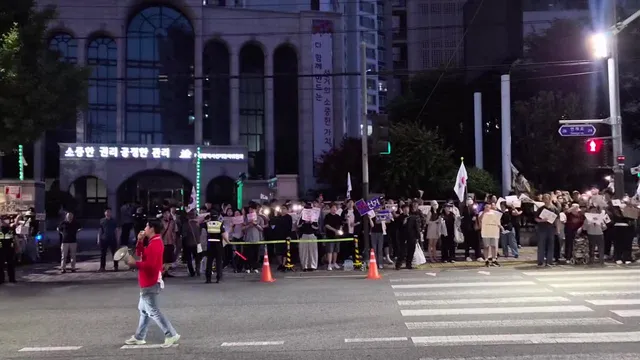 부산 선관위 집회 현장
애국가 제차을 끝으로 공식 집회는 마무리하고 남아 있을 분들은 남아 있어도 된다고 하는군요. 구호 제창은 안되구요.
