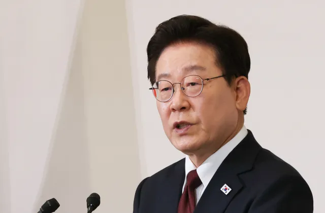 이 대통령 "잠실 시위대, 민간인 출입제한 행패…엄중수사 지시"

이재명 대통령이 15일(현지시간) 이탈리아 로마 한 호텔에서 열린 동포 간담회