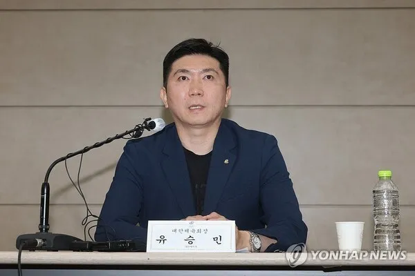 대한체육회, 잠실 시위대 강경 대응 예고

[mdtoday = 김교식 기자] 유승민 대한체육회 회장이 잠실 올림픽공원 핸드볼경기장 내 시위대의 