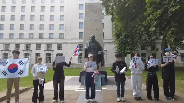 @_isabel_0819 님께서 제공해주신 
정면 영상도 공개합니다 🇰🇷🇬🇧

저희 집회는 애국가, 영문 시국 선언문 
일부 낭독, 구호