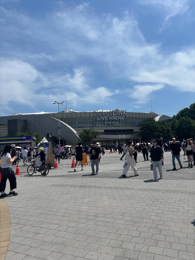 날씨도 좋고
애국자들 너무 많다 
너무 좋으다~~~~