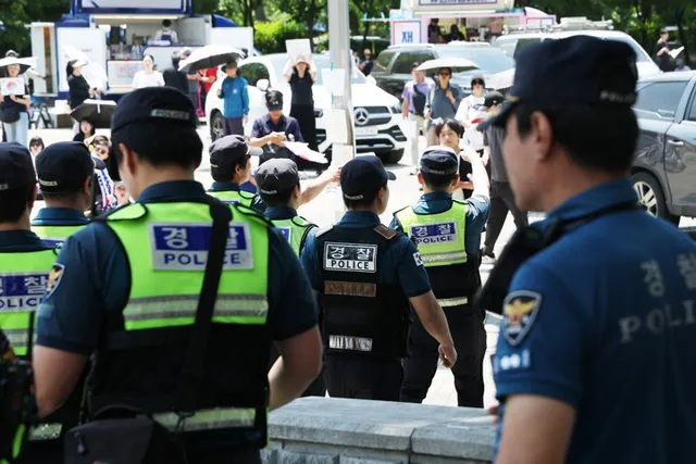 [속보] 경찰, ‘12일째 봉쇄 시위’ 잠실 개표소 진입 시도…시위대와 ...

[속보] 경찰, ‘12일째 봉쇄 시위’ 잠실 개표소 진입 시도…