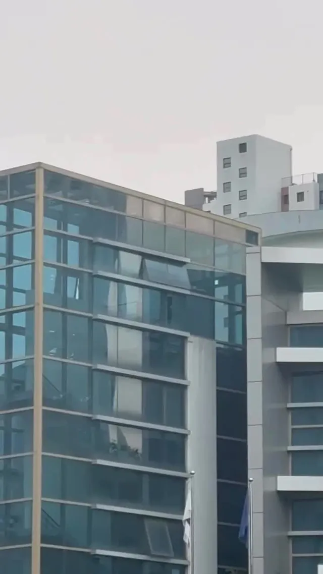 미친 대구선관위 건물 안에서 골프치고 있음