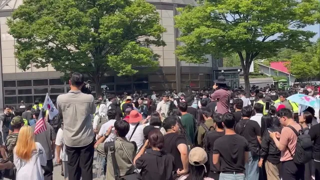 돌아감, 직원들 들어가는거 막으면 불법이래여