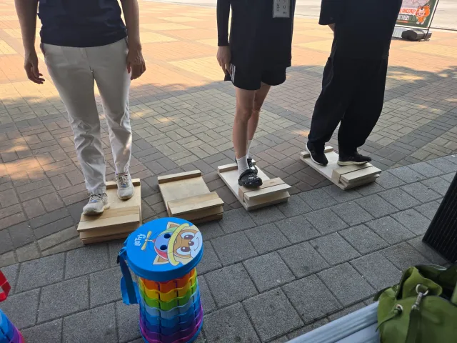 올공 피로회복 종아리 스트레칭 현장! 다들 시원해 하시네요~  어깨도 5분정도 봐드리고! 부정선거 재선거 수개표!!
