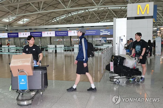 펜싱 국대, 개인 장비 급하게 빌려 출국

(영종도=연합뉴스) 임화영 기자 = 잠실 개표소 봉쇄 시위로 인해 개인 장비를 급하게 조달해 국제대회