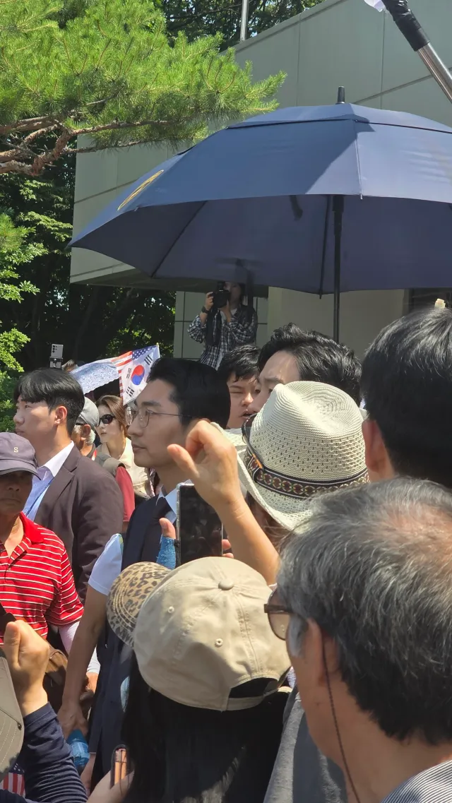 in 올공
곽규택의원님이 
2-1게이트
지켜주고 계십니다