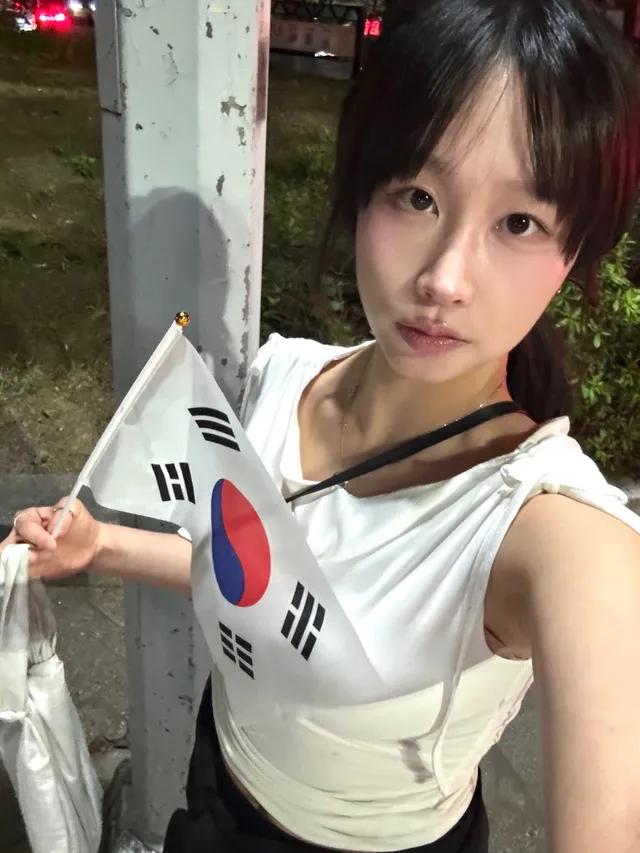 여자 혼자 잠실 올림픽공원 처음 다녀온 후기

- 물품 받기가 죄송해서 모든것을 챙겨감
- 알콜 및 먹거리 기부하고 옴
- 몇만명 추정 정말 많