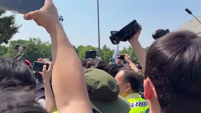 3차 국회의원 왔으나 다시 진입시도