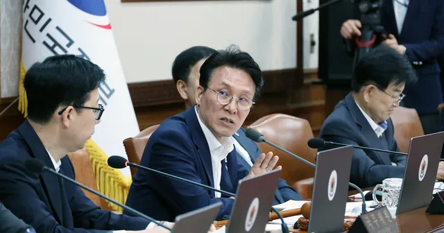 金총리, 참정권 집회 비판 “무슨 권리로 정당한 통행을 막느냐”

金총리, 참정권 집회 비판 무슨 권리로 정당한 통행을 막느냐