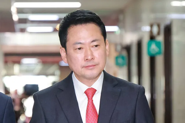 [속보] 장동혁 "경찰 올림픽공원 진입, 선 세게 넘었다…시민들 모여달...

국민의힘 장동혁 대표가 16일 경찰의 올림픽공원 진입 시도와 관련