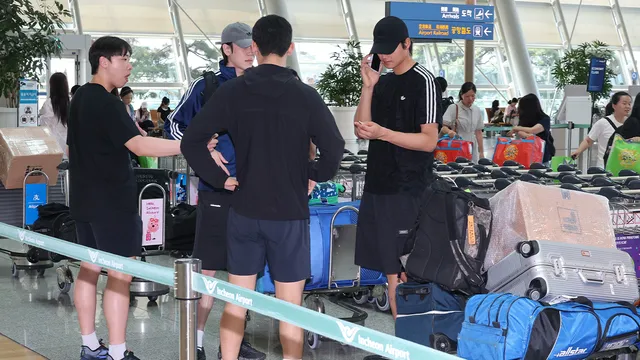 [단독] '아시아선수권 출전' 대표팀, 칼 등 개인 장비 급하게 빌려 인도...

지난 3일 지방 선거 이후 올림픽공원 핸드볼경기장 일대에서 이