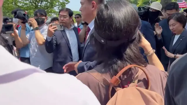 누군지 알려주실 분 있으신가요
