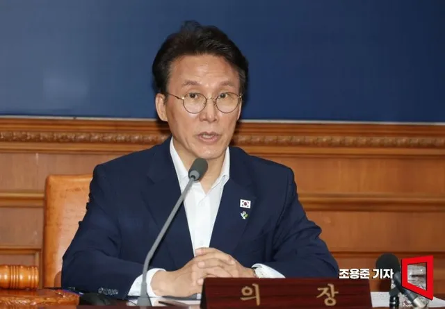 金총리, 잠실 시위대 민간 출입제한에 "심각한 불법행위…일벌백계 대응...

김민석 국무총리는 잠실 개표소 시위대의 일부 무단 출입제한 행위에 