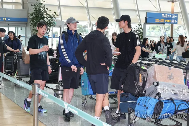 펜싱 국대, 개인 장비 급하게 빌려 출국

(영종도=연합뉴스) 임화영 기자 = 잠실 개표소 봉쇄 시위로 인해 개인 장비를 급하게 조달해 국제대회
