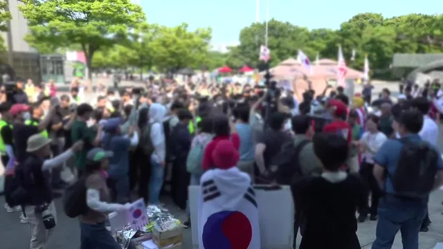 체육단체, 경기장 진입 대치 계속...이 시각 잠실개표소

잠실 개표소 시위가 12일째 계속되는 가운데, 이곳에 입주해 있는 체육단체들이 경기장
