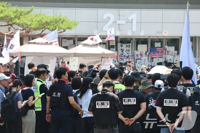 정성호 법무 "사적 검문·중국인 몰이 명백한 불법행위·엄중 대응"

시위 중 발생한 불법행위 "기소 및 처벌 만전 기할 것" 정성호 법무부 장관