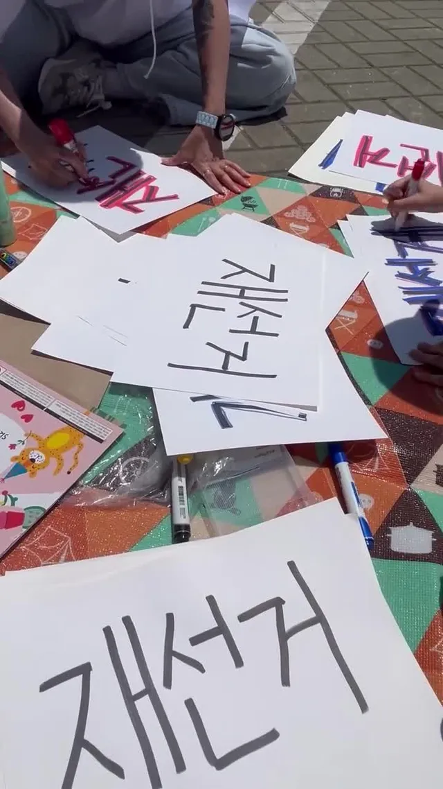 올공 2-1인데 스케치북이 이제 부족하네요 계속 나눠드리고 있는데 가지고 계신 번 있나여ㅠㅠ